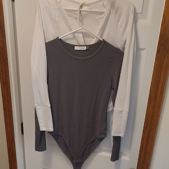 2 Long Sleeve undershirt And Grey Long Sleeve Bodysuit Set Never Worn - Picture 1 of 5